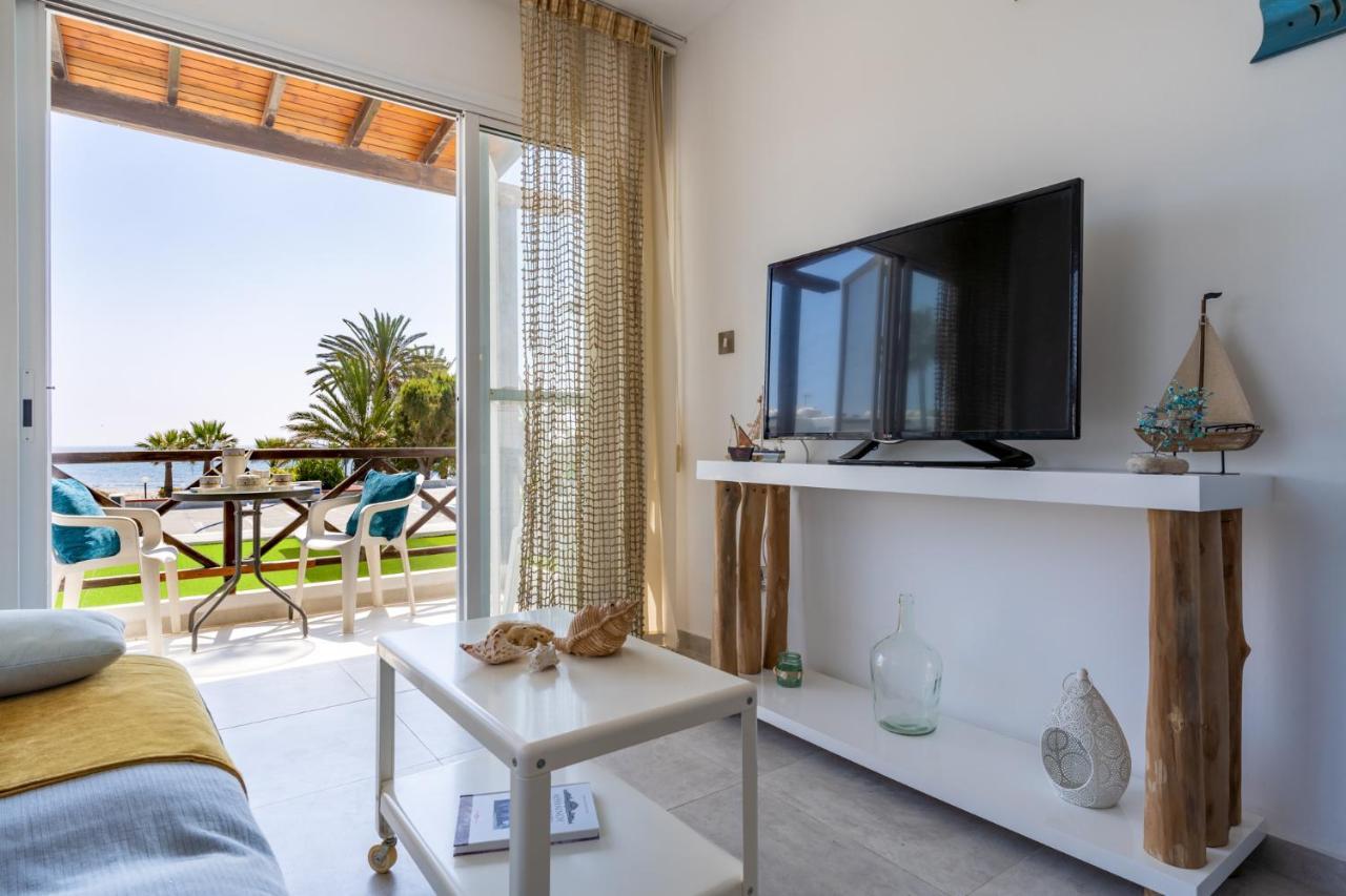 Seawaves 1- Bedroom Apartment Near Meneou Beach ラルナカ エクステリア 写真