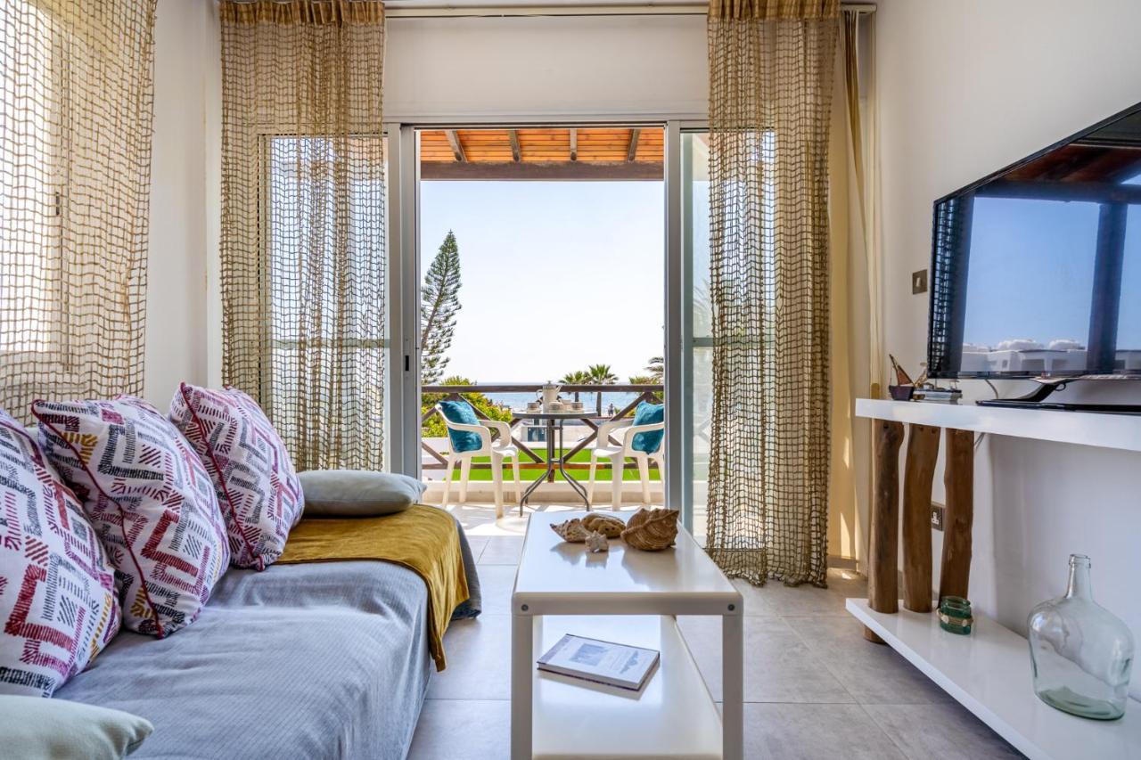 Seawaves 1- Bedroom Apartment Near Meneou Beach ラルナカ エクステリア 写真