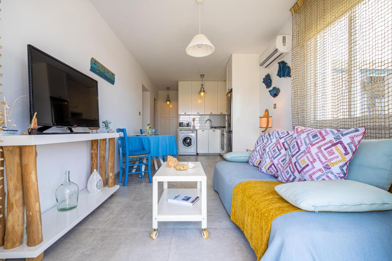 Seawaves 1- Bedroom Apartment Near Meneou Beach ラルナカ エクステリア 写真