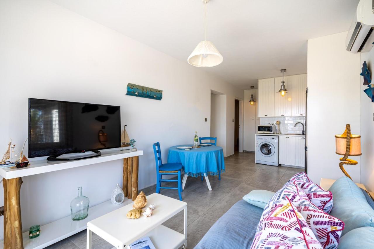 Seawaves 1- Bedroom Apartment Near Meneou Beach ラルナカ エクステリア 写真